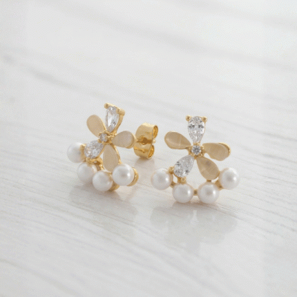 Aretes Flor de Loto con Baño de Oro, Perlas y Cristales Gota