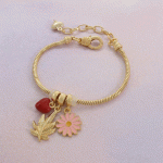 Pulsera de Cadena de Serpiente Bañada en Oro con Dijes de Corazón, Flor y Hoja