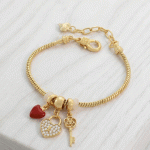 Pulsera Bañada en Oro con Dijes de Corazón y Llave