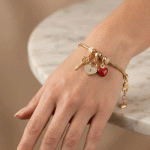 Pulsera Bañada en Oro con Dijes de Corazón y Llave - Imagen 2