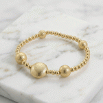 Pulsera Elástica de Bolas en Baño de Oro con Esferas Texturizadas