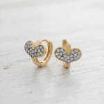 Argollas Huggies Bañadas en Oro con Corazón de Circones en Pavé