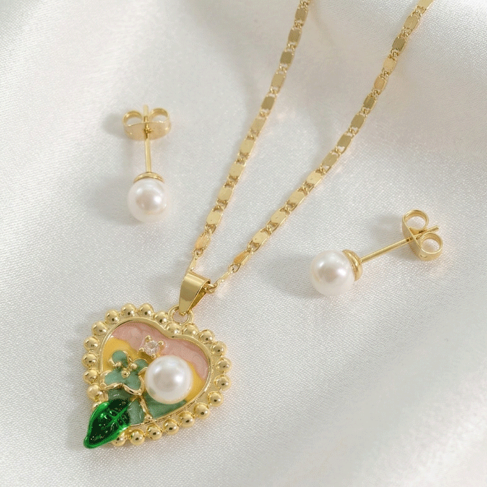 365 Juego de Cadena, Dije de Corazón con Esmalte Floral y Aretes de Perla en Baño de Oro - Imagen 1