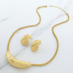Juego de Collar y Aretes de Gota con Textura Estriada en Baño de Oro