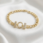 Pulsera de Cadena Alternada con Placa Central Circular y Barras de Circones en Baño de Oro