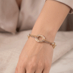 Pulsera de Eslabones y Cadenas Múltiples en Baño de 3 Oros con Argollas Entrelazadas - Imagen 2