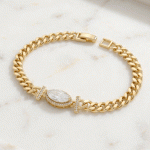 Pulsera de Eslabón Grumet en Baño de Oro con Cristal Central Corte Marquesa y Halo de Circones