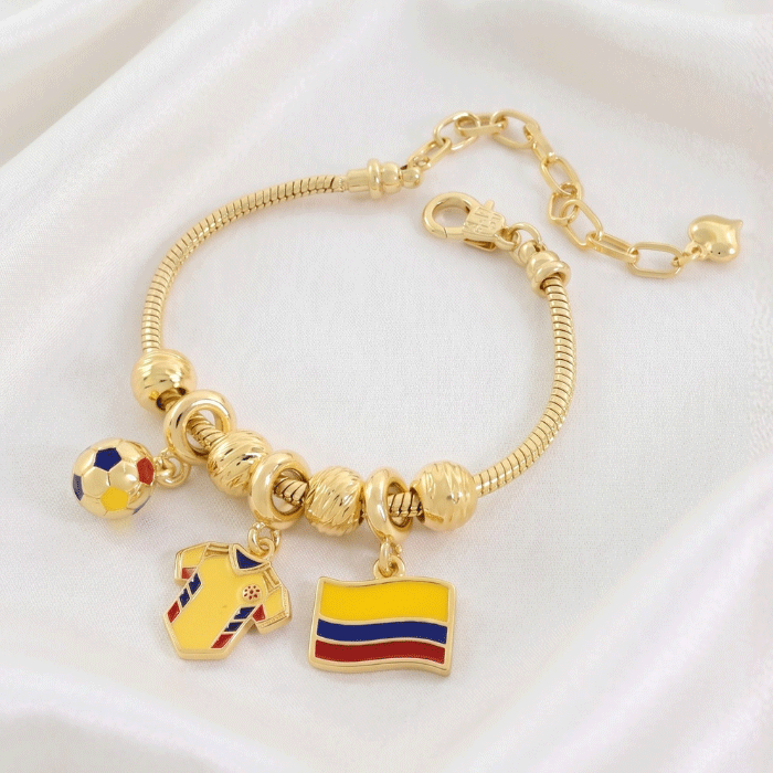 141 Pulsera de Dijes de la Selección de Colombia Bañada en Oro con Charms de Camiseta y Bandera - Imagen 1