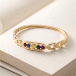 Pulsera Semirrígida de la Selección de Ecuador Bañada en Oro con Placa Tricolor Esmaltada