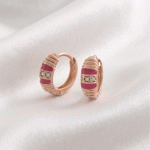 Argollas Huggies Gruesas Bañadas en Oro Italiano de 24KT con Esmalte Magenta y Circones