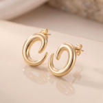 Aretes de Silueta Orgánica Envolvente Bañados en Oro