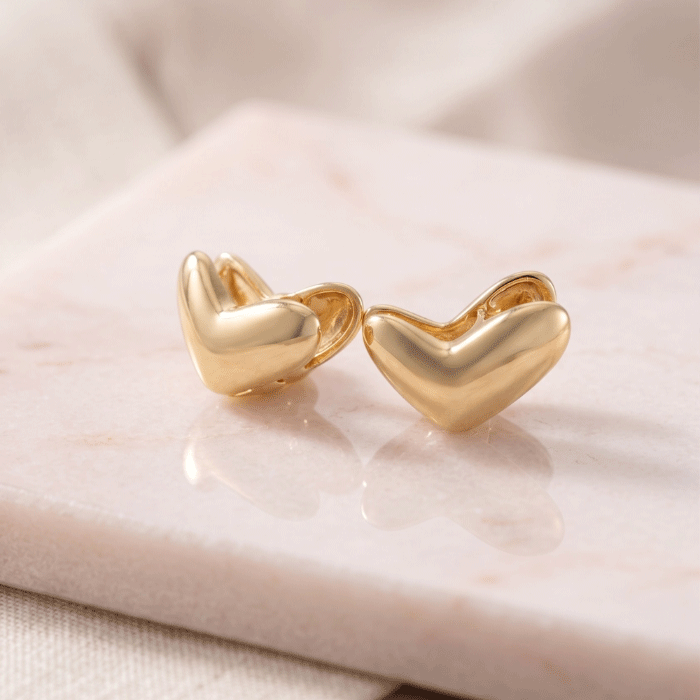 293 Argollas Huggies Bañadas en Oro con Diseño de Corazón Abombado y Acabado Liso Pulido - Imagen 1