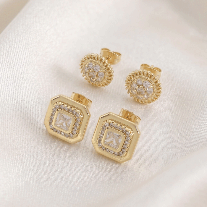 316 Combo Set de 2 Pares de Aretes Bañados en Oro: Topos Circulares Vintage y Topos Cuadrados con Bisel de Circones - Imagen 1