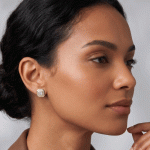 Combo Set de 2 Pares de Aretes Bañados en Oro: Topos Circulares Vintage y Topos Cuadrados con Bisel de Circones - Imagen 3