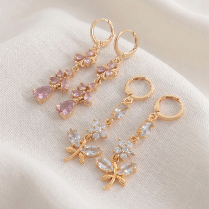 347 Combo Set de 2 Pares de Aretes Bañados en Oro: Topos de Estrella y Topos de Corazón en Circones - Imagen 1