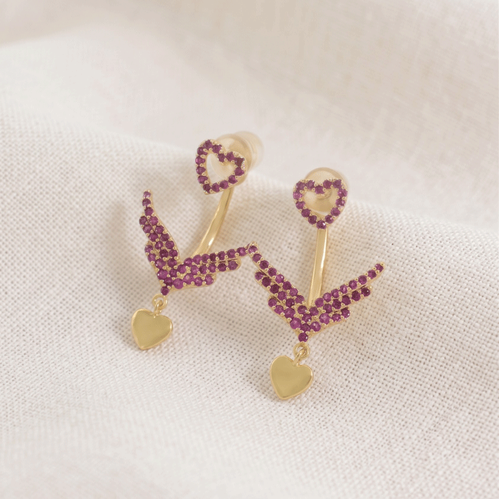 400 Aretes Topos para Damas Bañados en Oro con Diseño de Corazón y Alas Abiertas en Circones Fucsia / Rubí con Dije Colgante - Imagen 1