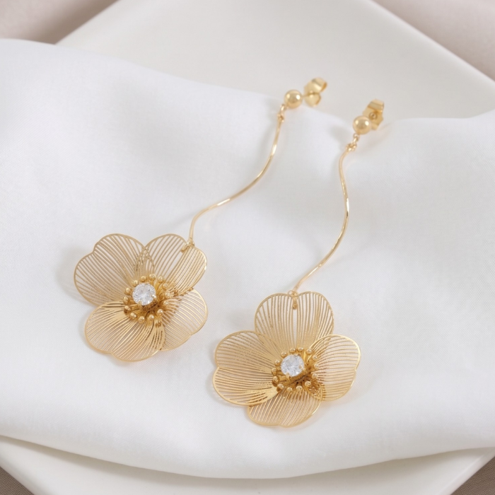 41 Aretes Largos Colgantes en Baño de Oro con Flor en Filigrana y Circón Central - Imagen 1