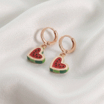 Aretes de Argolla Huggie para Niñas Bañados en Oro con Dijes Colgantes de Sandia en Forma de Corazón Esmaltados
