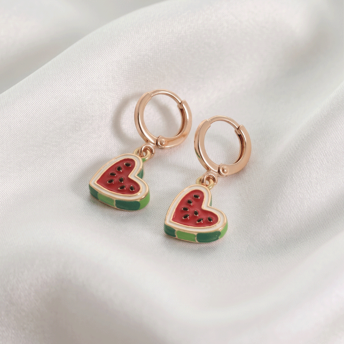 418 Aretes de Argolla Huggie para Niñas Bañados en Oro con Dijes Colgantes de Sandia en Forma de Corazón Esmaltados - Imagen 1