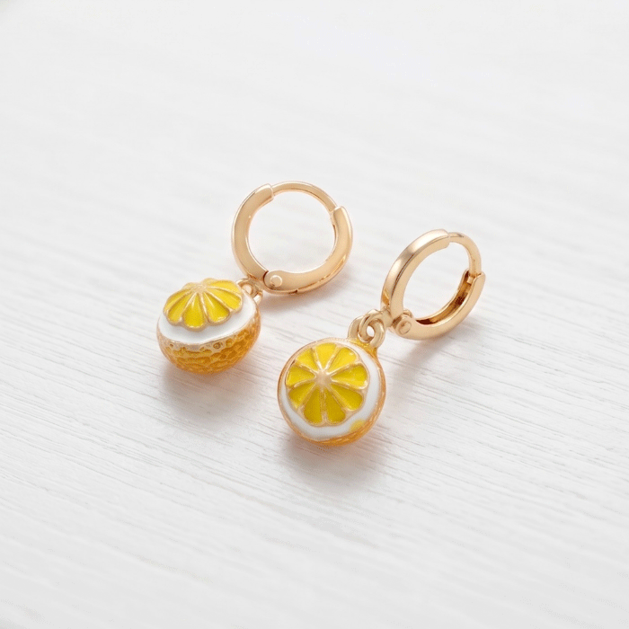 428 Aretes de Argolla Huggies para Niñas Bañados en Oro con Dijes Colgantes de Naranja Esmaltados - Imagen 1