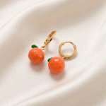 Aretes de Argolla Huggies para Niñas Bañados en Oro con Dijes Colgantes de Mandarina Esmaltados