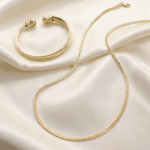 Juego de Collar Cadena Plana y Pulsera Rígida Abierta para Damas Bañados en Oro