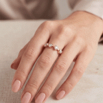 Anillo Ajustable Abierto Corazones de Circones Bañado en Oro para Damas - Imagen 2