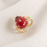 Anillo Ajustable de Doble Aro con Mariquita 3D en Esmalte Bañado en Oro