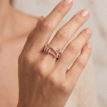 Anillo Ajustable Multicapa Entrelazado en Oro Rosa con Circones Pavé para Damas - Imagen 2