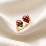 Anillo Ajustable Abierto Doble Fresa Esmaltada en Oro