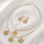 Juego de Collar Doble Nivel y Aretes Bañados en Oro con Dijes Concéntricos Calados