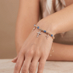 Pulsera Ajustable con Dijes de Cruces en Baño de 3 Oros y Ojos Turcos Azules - Imagen 2