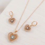 Juego de Cadena, Dije y Aretes Huggies Bañados en Oro con Corazón Calado, Circones y Cristales Turquesa