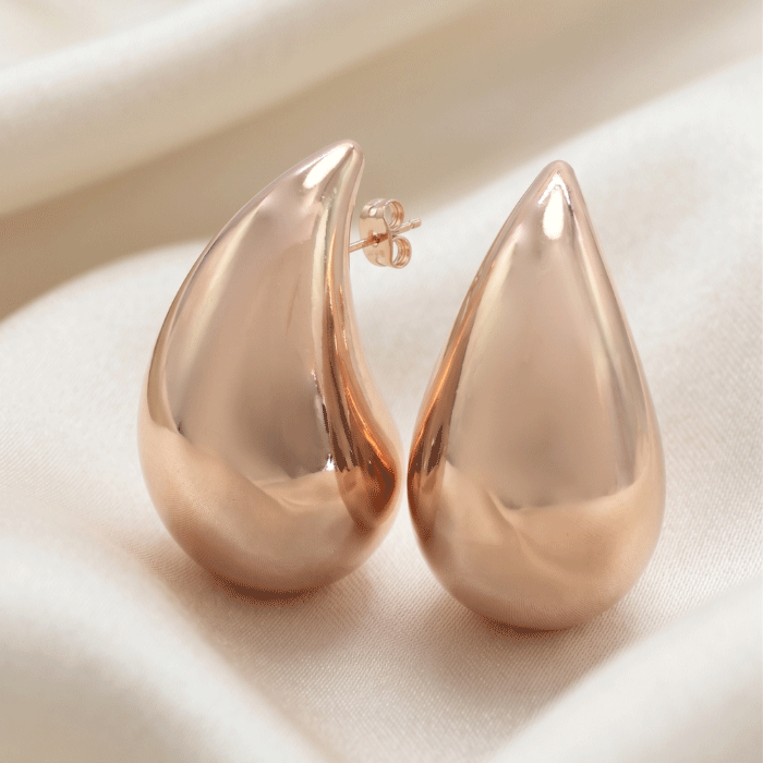135 Aretes Chunky para Dama Bañados en Oro con Diseño de Gota Escultórica Abombada y Acabado Espejo - Imagen 1