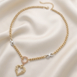 Collar para Dama Bañado en Tres Oros con Cadena Veneciana Gruesa, Infinitos y Dije de Corazón Alado