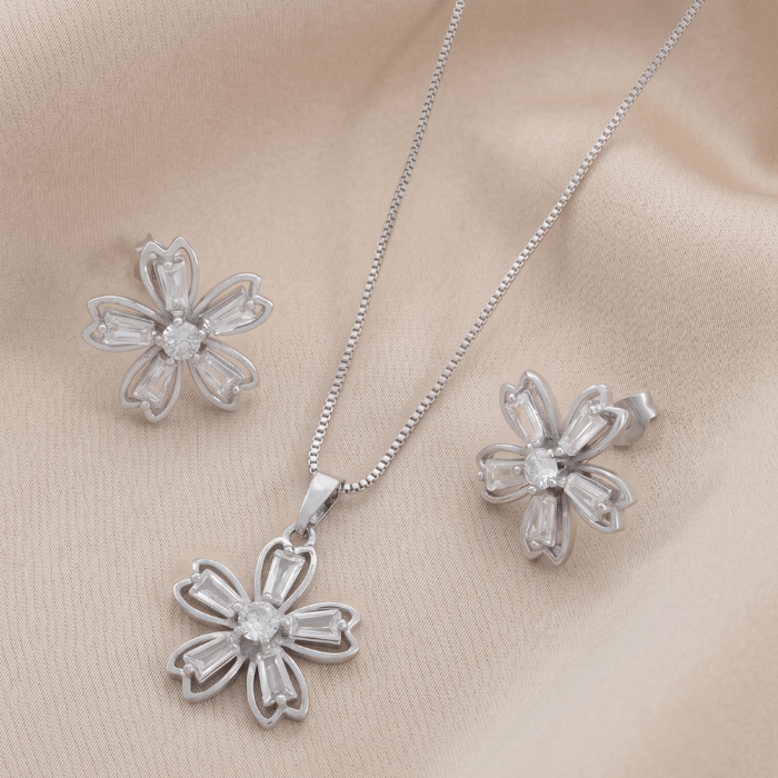 151 Juego de Cadena, Dije y Aretes para Dama Bañado en Plata con Flor de Circones Corte Baguette - Imagen 1