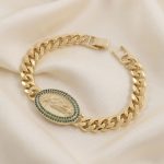 Pulsera Bañada en Oro con Medalla de la Virgen de Guadalupe con Circones Verdes