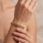 Pulsera Híbrida Bañada en Oro con Eslabones Combinados y Barril Texturizado con Circones - Imagen 2