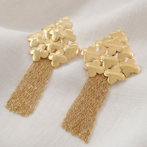 49 Aretes Largos Bañados en Oro con Racimo Floral de Tréboles y Malla de Cadenas - Imagen 1