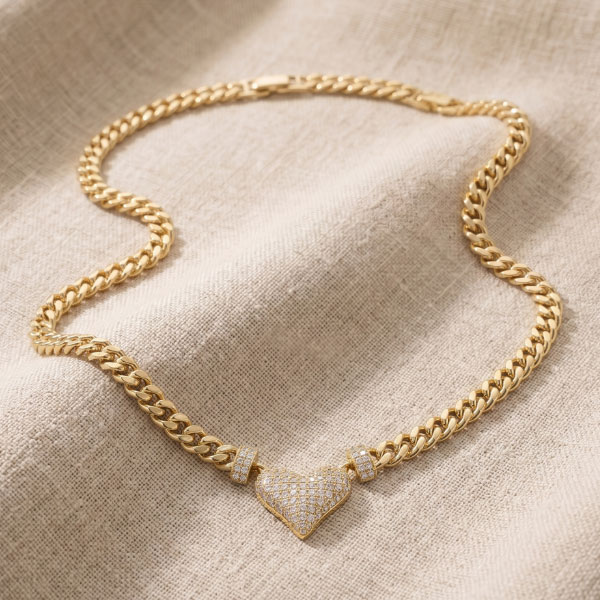 223 Collar Eslabón Cubano con Dije de Corazón en Pavé Bañado en Oro para Dama - Imagen 1