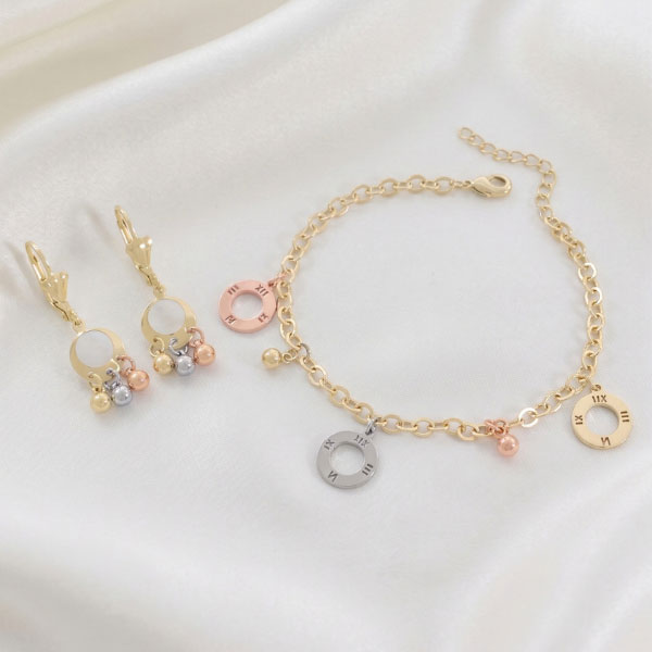 305 Juego de Pulsera y Aretes con Dijes de Números Romanos y Esferas Bañados en Tres Oros para Dama - Imagen 1