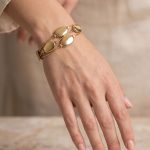 Pulsera Multicadena con Placas Ovaladas Pulidas y Cierre Magnético Bañada en Oro para Dama - Imagen 2