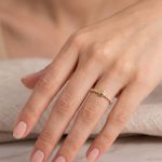 Anillo Estilo Corona con Pavé de Micro circonEs Bañado en Oro para Dama - Imagen 2