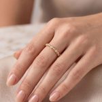 Anillo Chispas con Esferas Pulidas y Circones en Bisel Bañado en Oro para Dama - Imagen 2