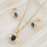 Juego de Cadena, Dije y Aretes Bañado en Oro con Cristal Oval Azul Zafiro y Circones