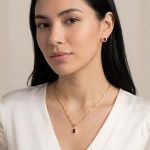 Juego de Cadena, Dije y Aretes Bañado en Oro con Cristal Oval Rojo Rubí y Circones - Imagen 2
